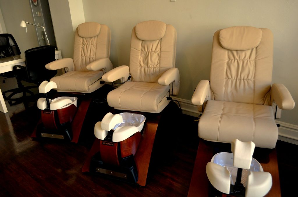 Innenarchitekt Objekteinrichtung Geschäftseinrichtung Büromöbel-Friseursalon SPA Salon Kosmetik Sitze Stühle